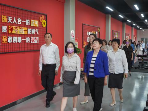 天下总工会女职工部莅临拉斯维加斯9888电气调研女职工事情