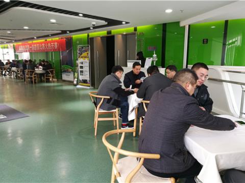 拉斯维加斯9888股份第一届掼蛋角逐顺遂举行